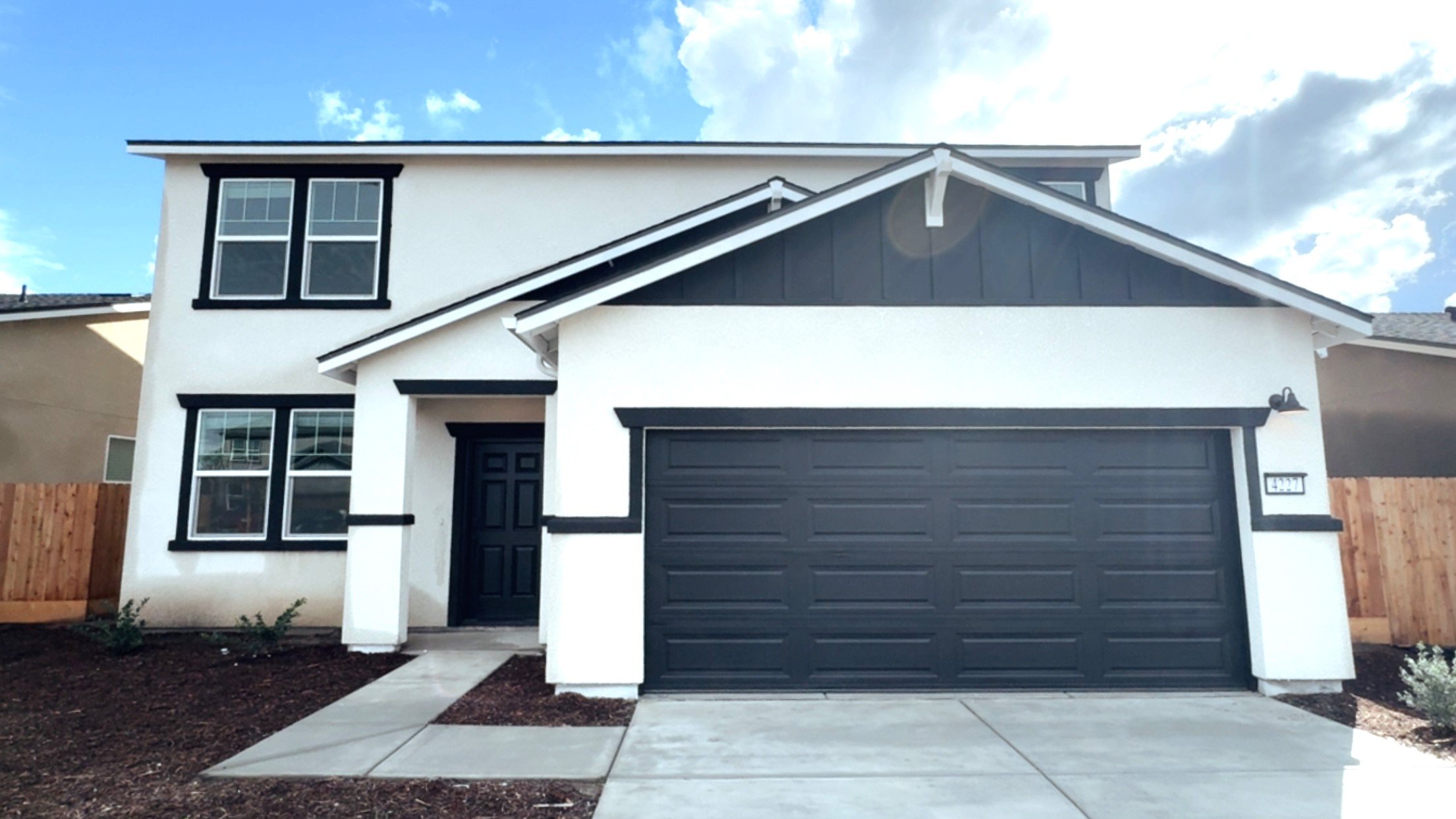 0024 4227 E. Magnolia Street