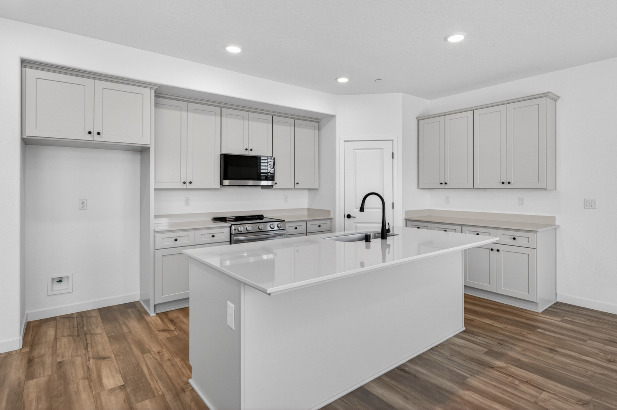 A kitchen with white cabinets.