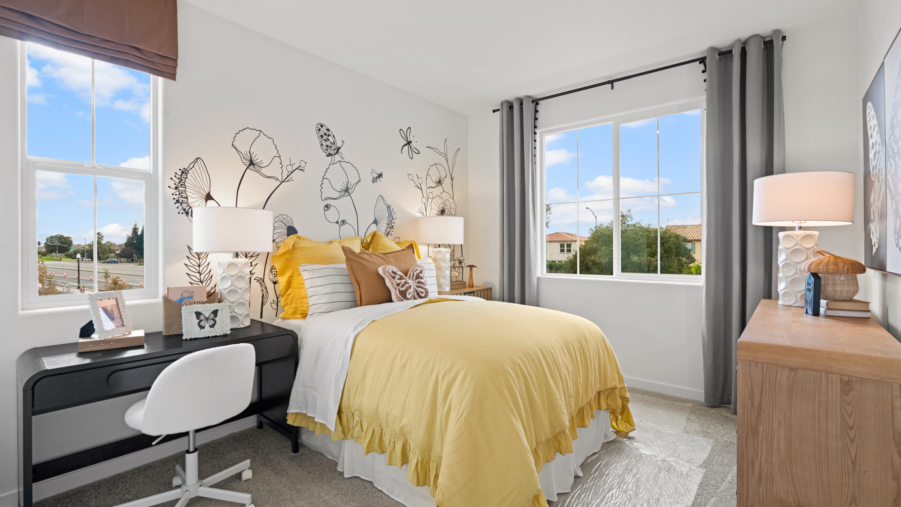 A bedroom with a bed and a desk.