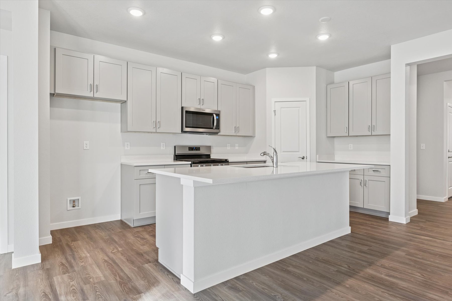 A kitchen with white cabinets.
