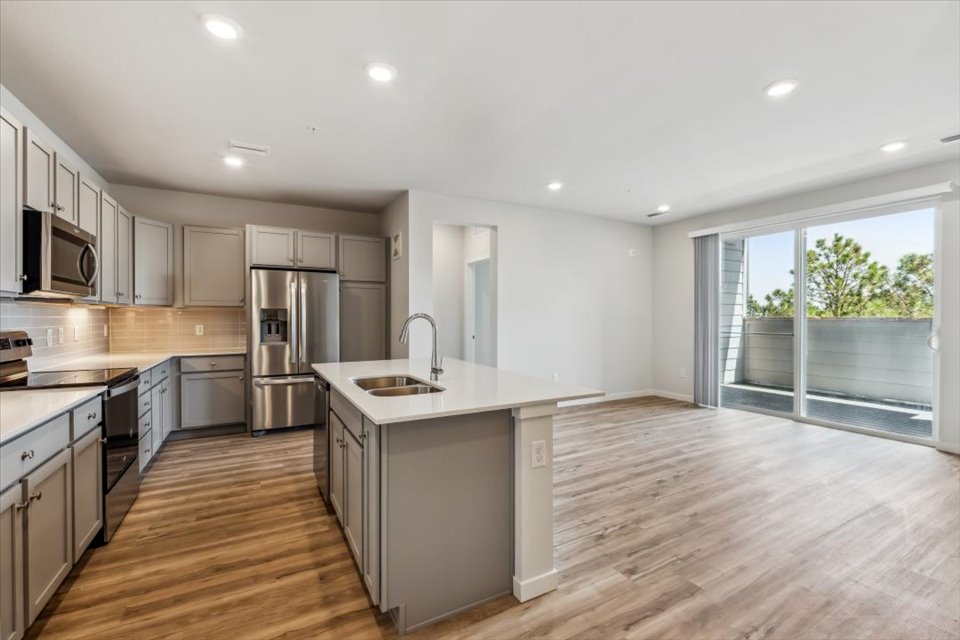 2202 485 Interlocken Blvd., #202