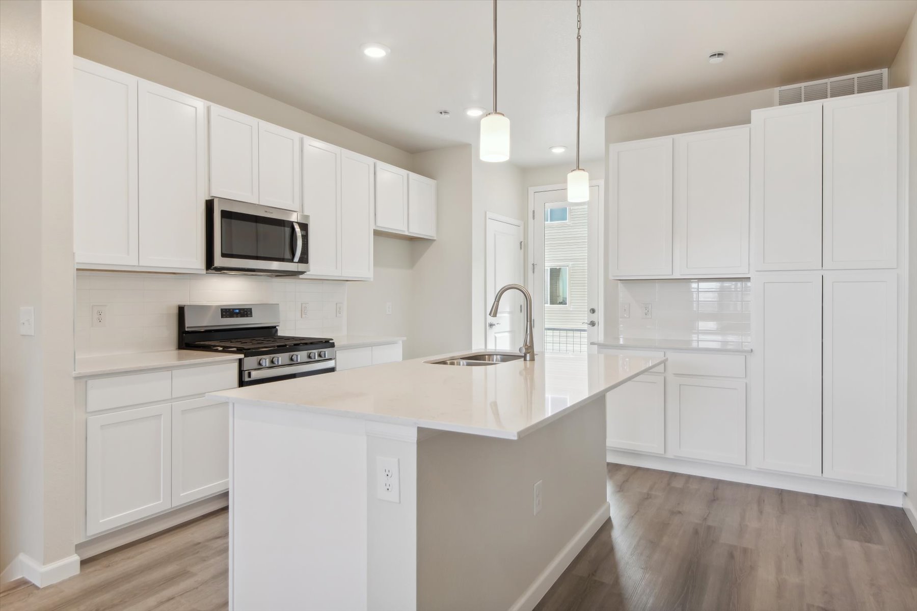0048 455 Interlocken Blvd., 102