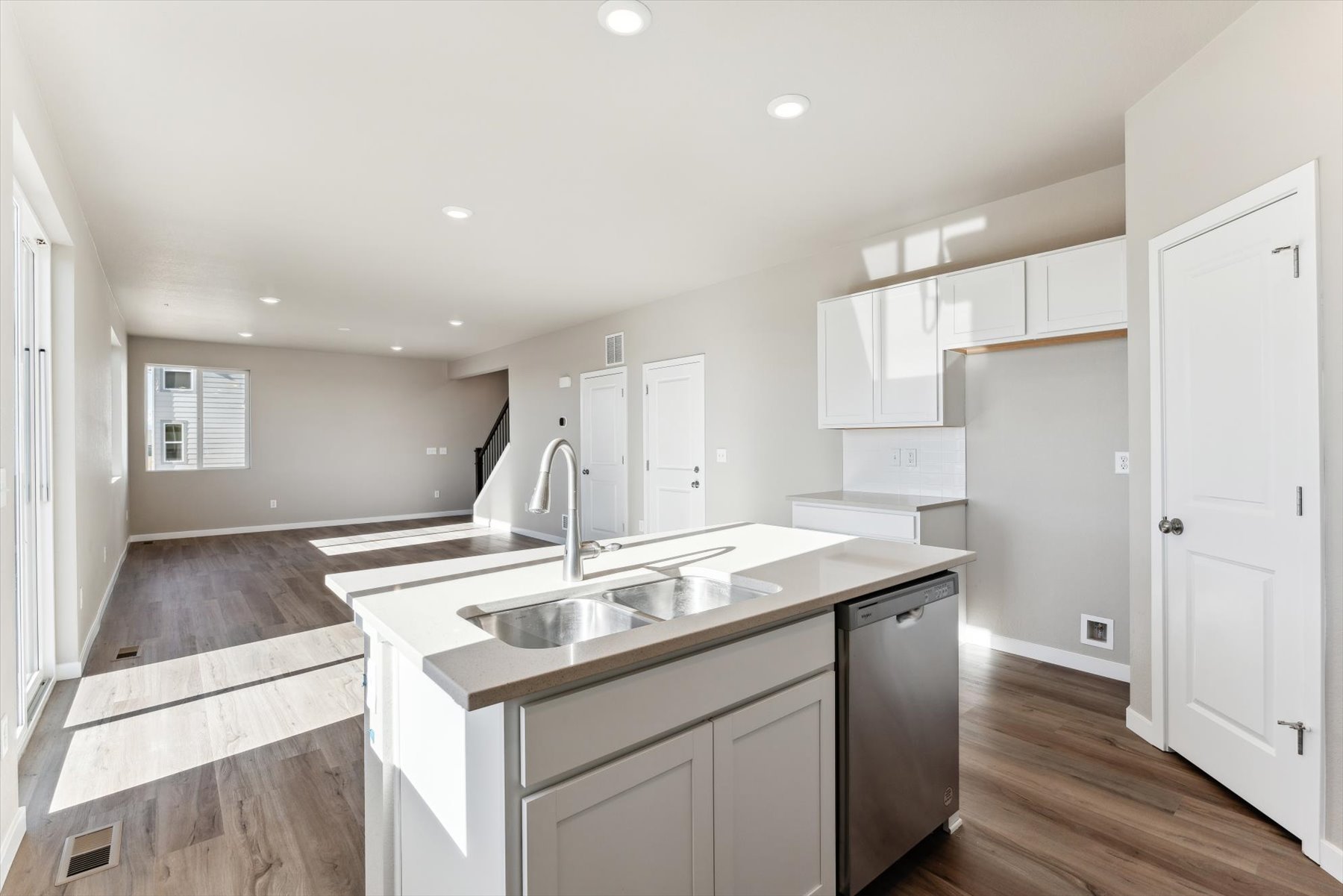 A kitchen with white cabinets.