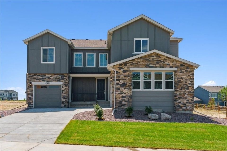 0127 13765 Emerald Lake Street