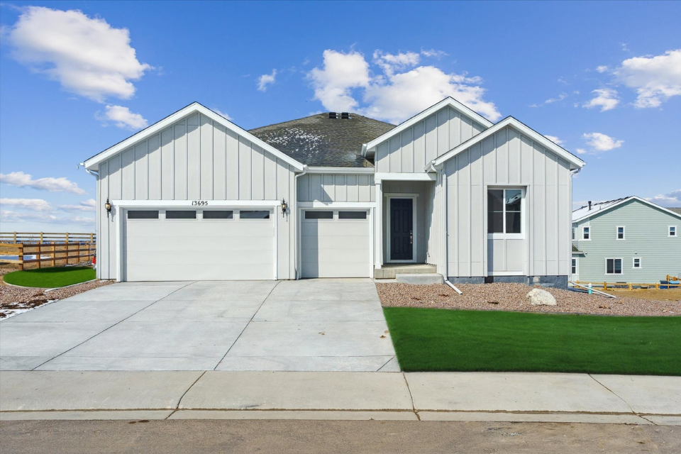 0099 13695 Emerald Lake Street