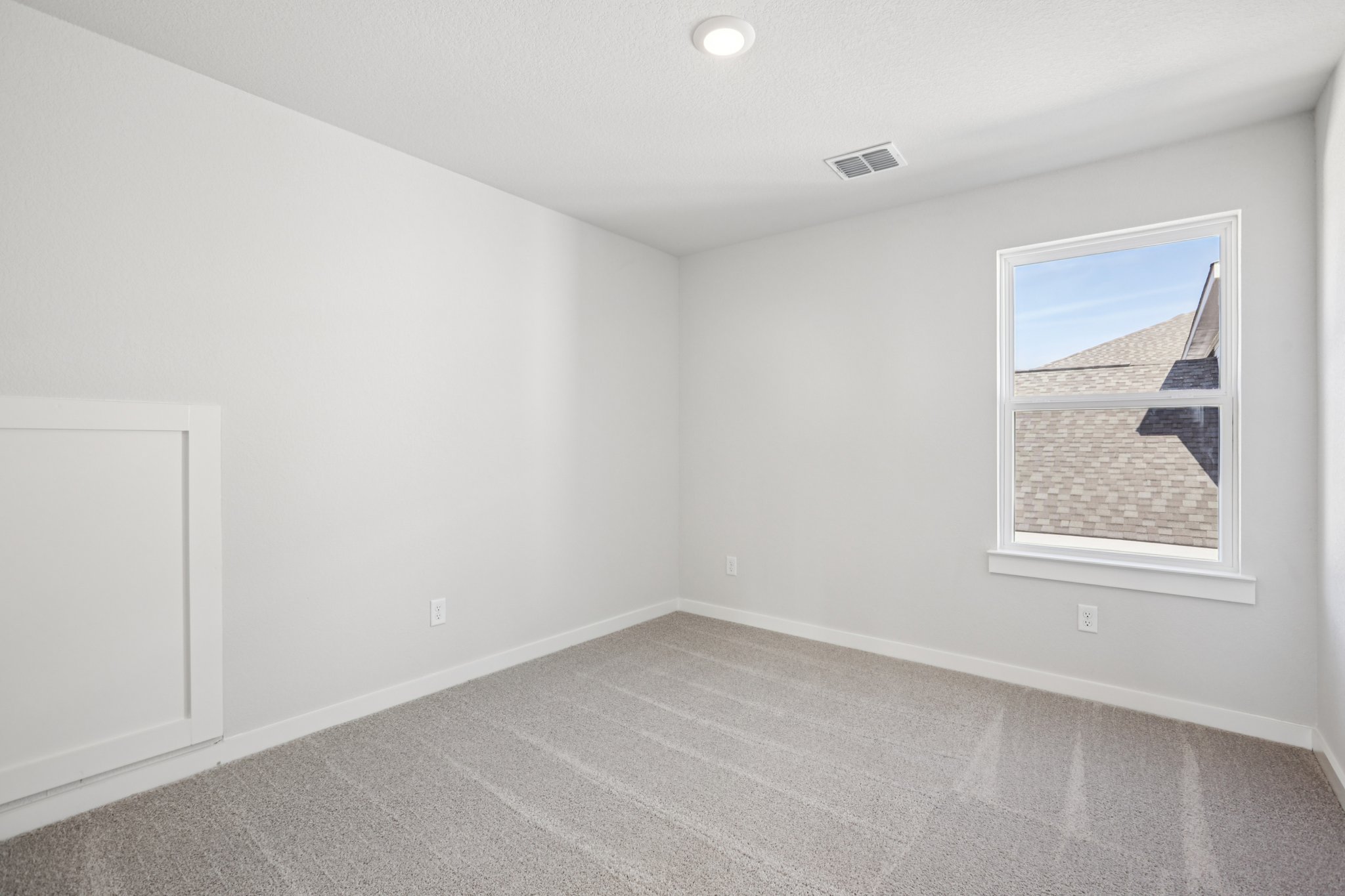 A room with a white wall and a white door.