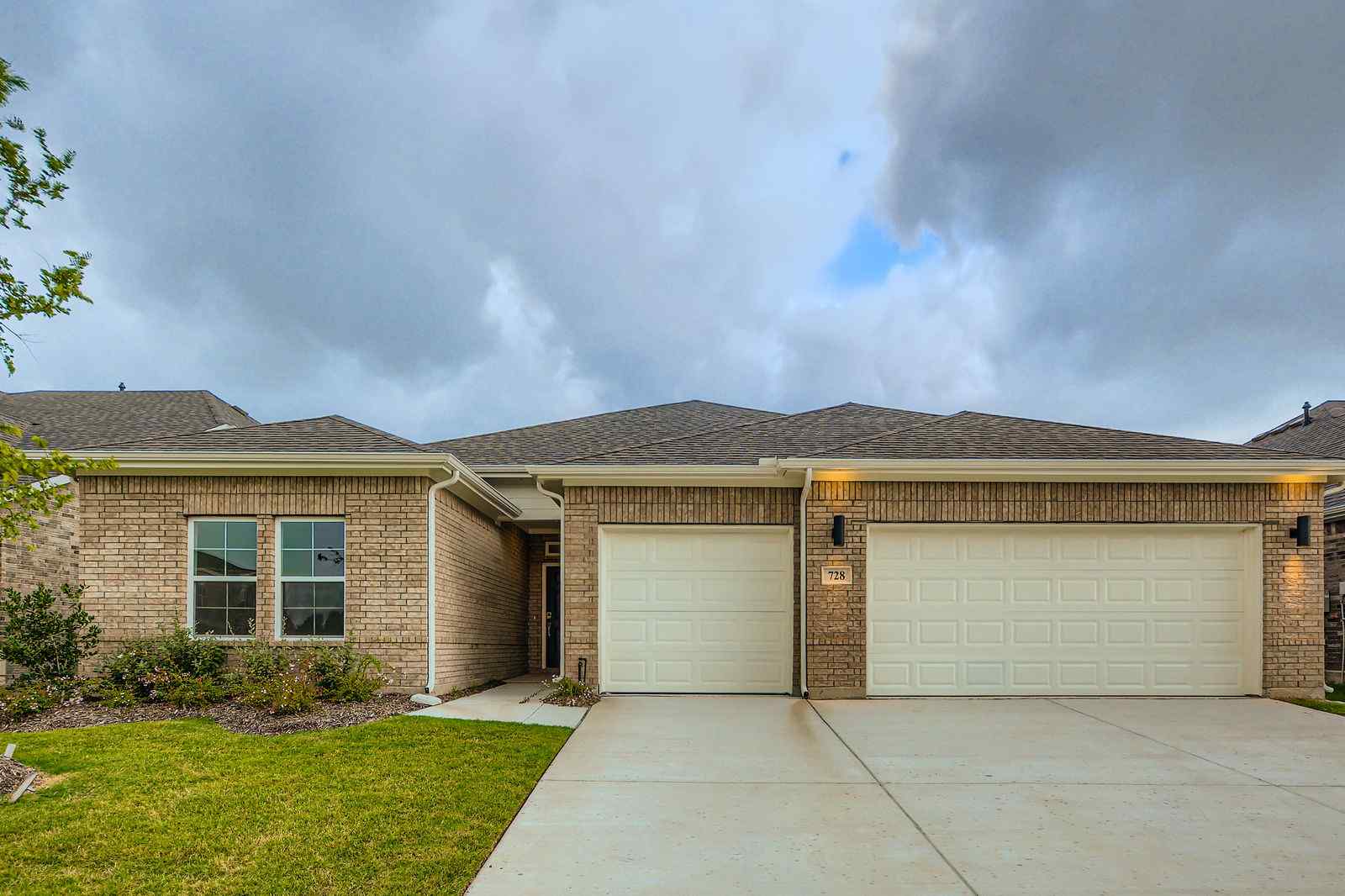 5BMM17 728 VINEYARD WAY