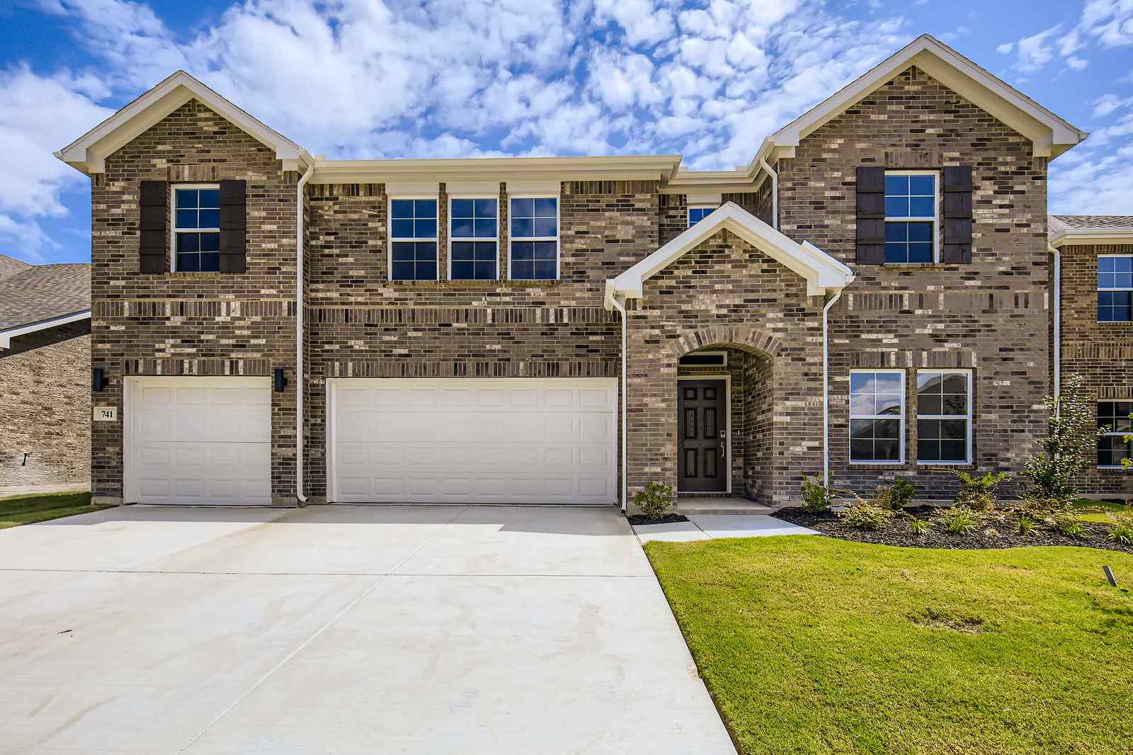 5BNN11 741 VINEYARD WAY