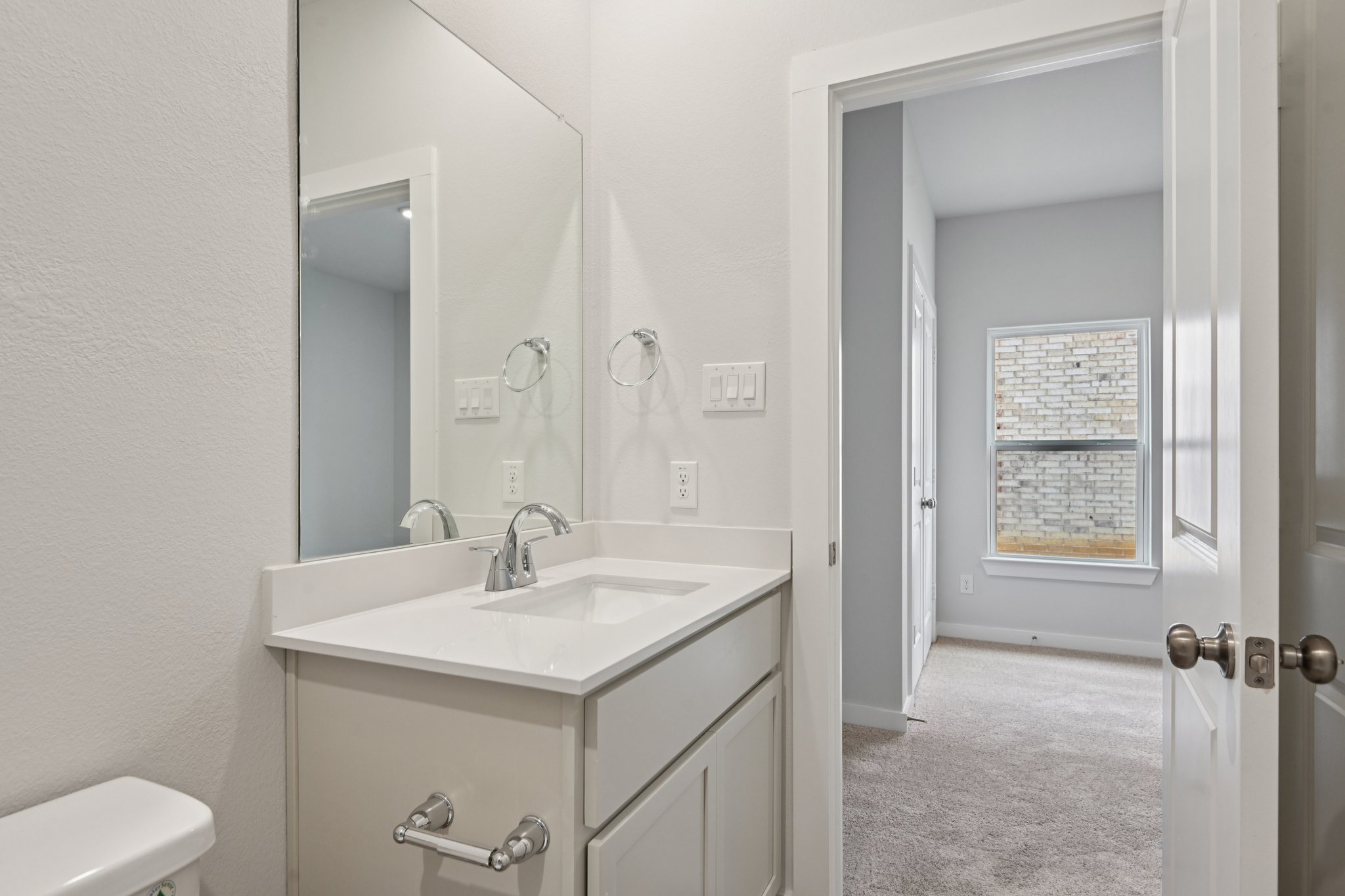 A bathroom with a sink and a mirror.