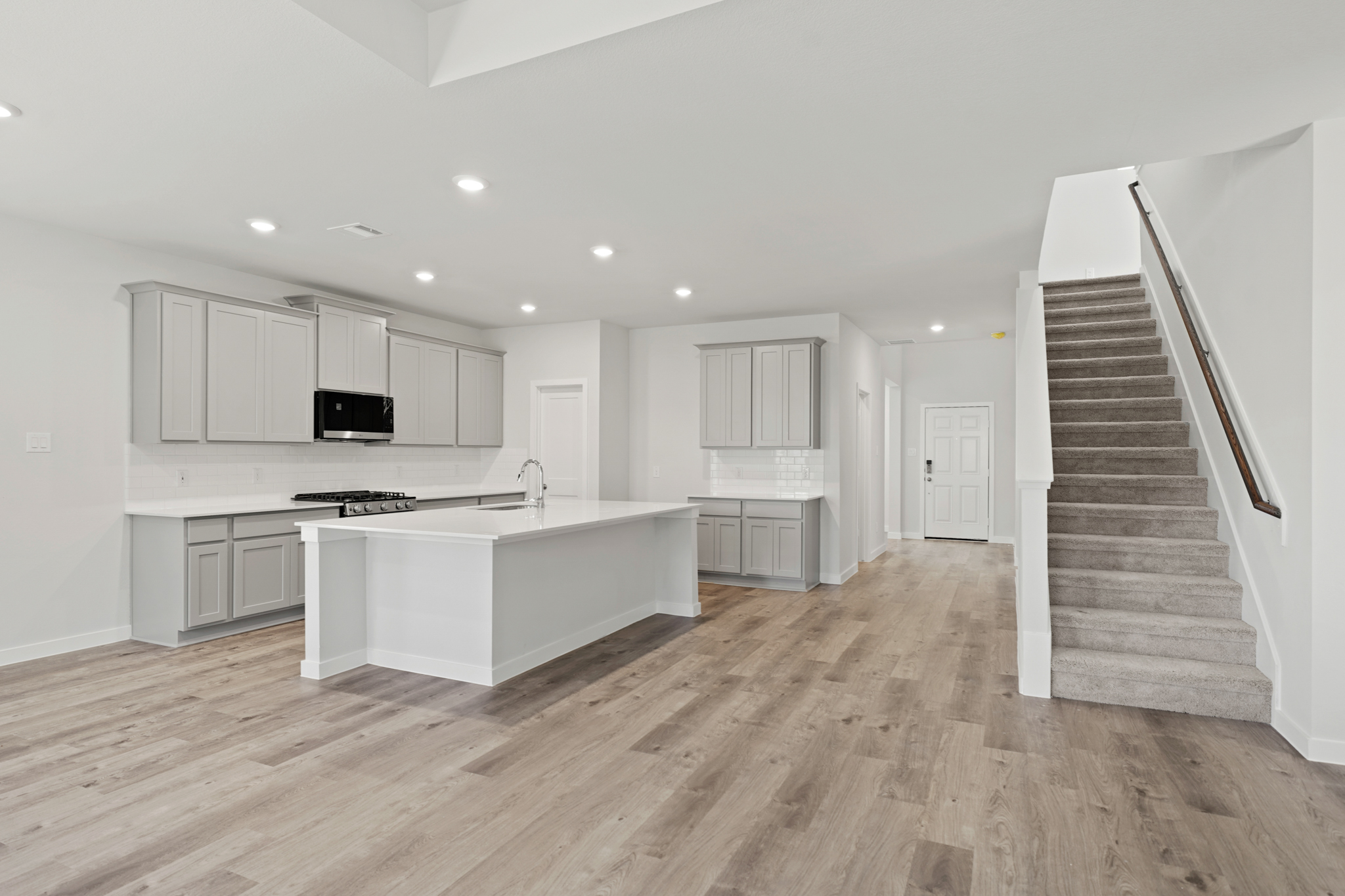 A kitchen with white cabinets.