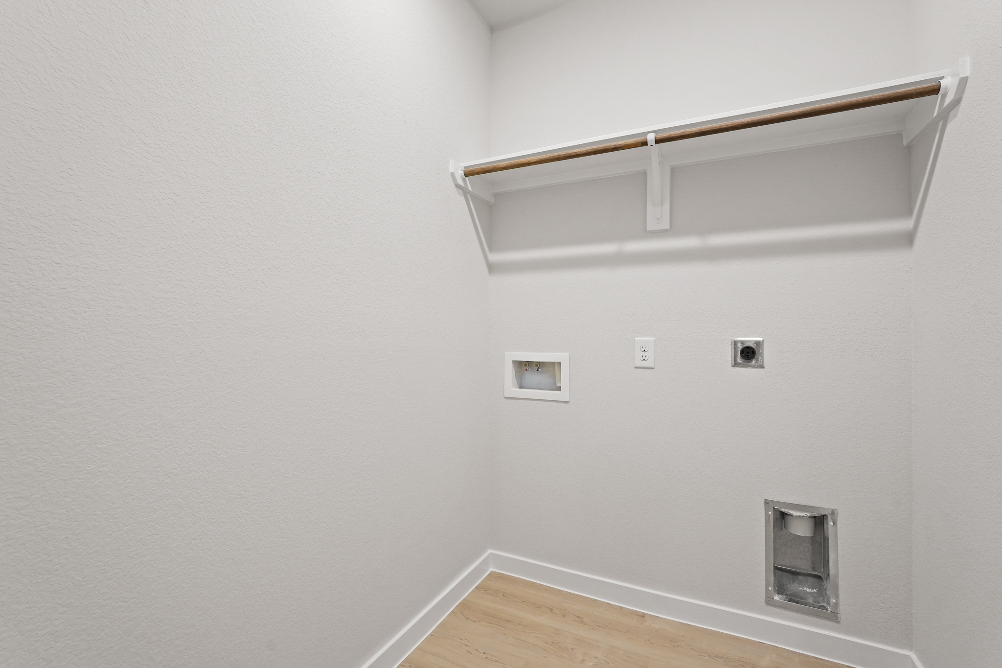 A white wall with a white ceiling.