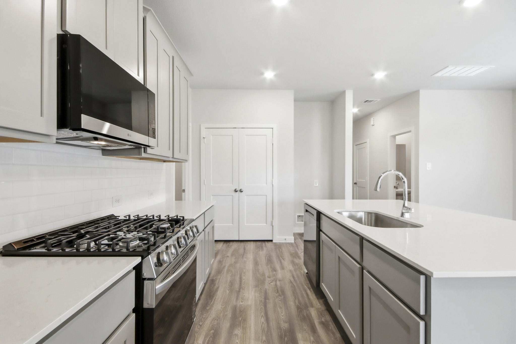 A kitchen with white cabinets.