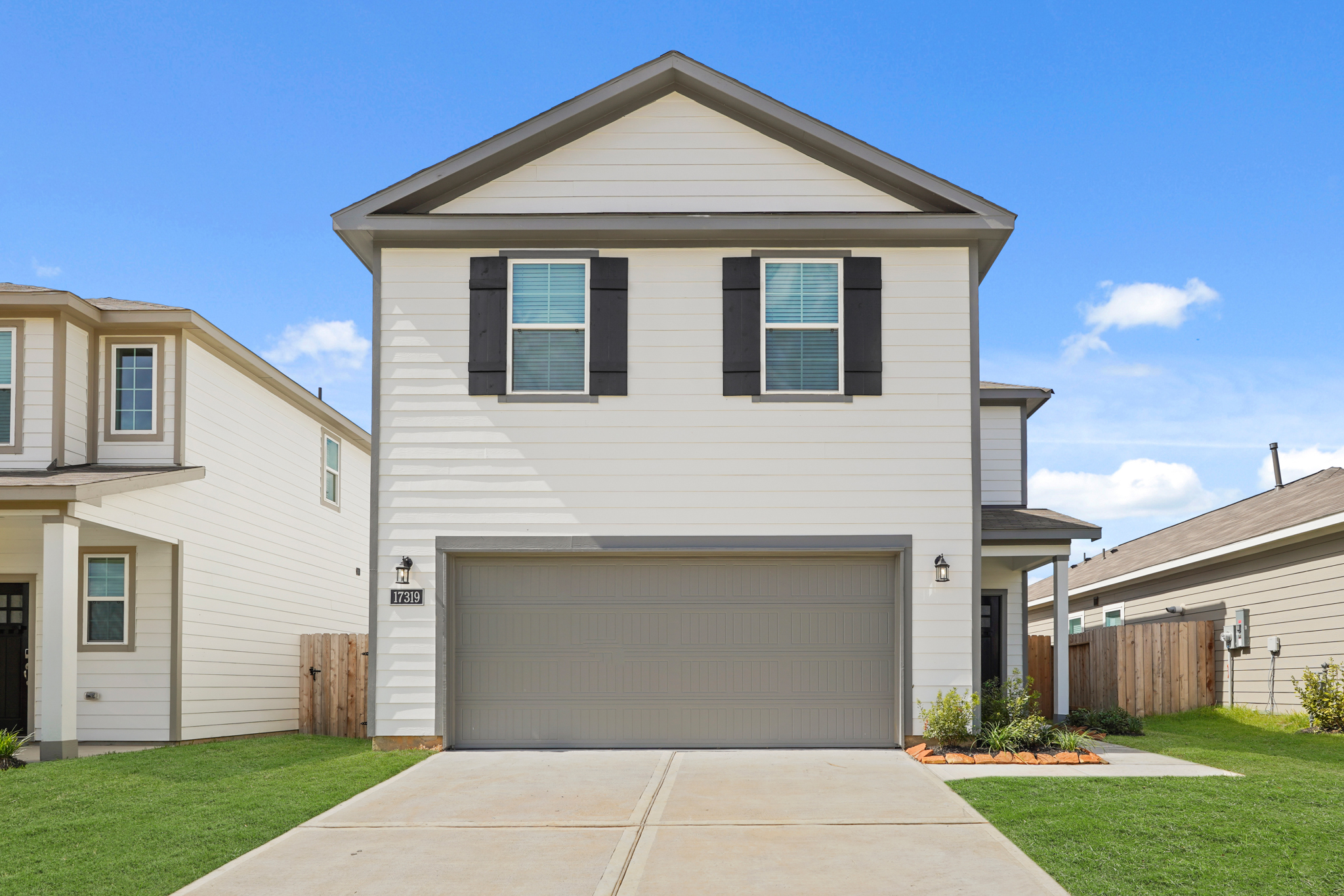 020543 17319 Gentle Doves Lane