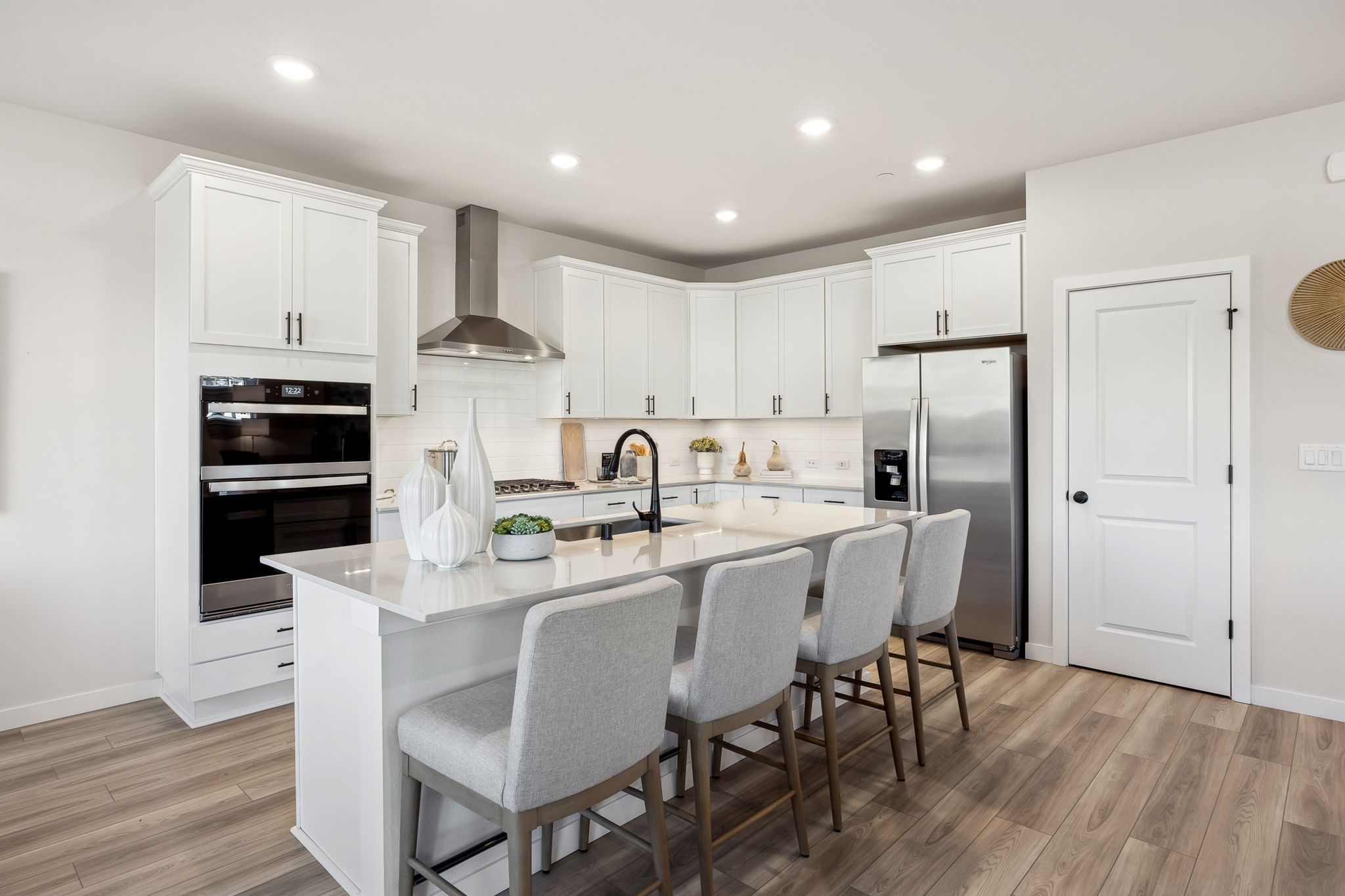 A kitchen with white cabinets.